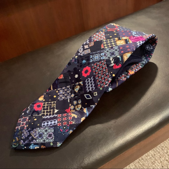 Beautiful Handmade Brioni Tie - Picture 2 of 15